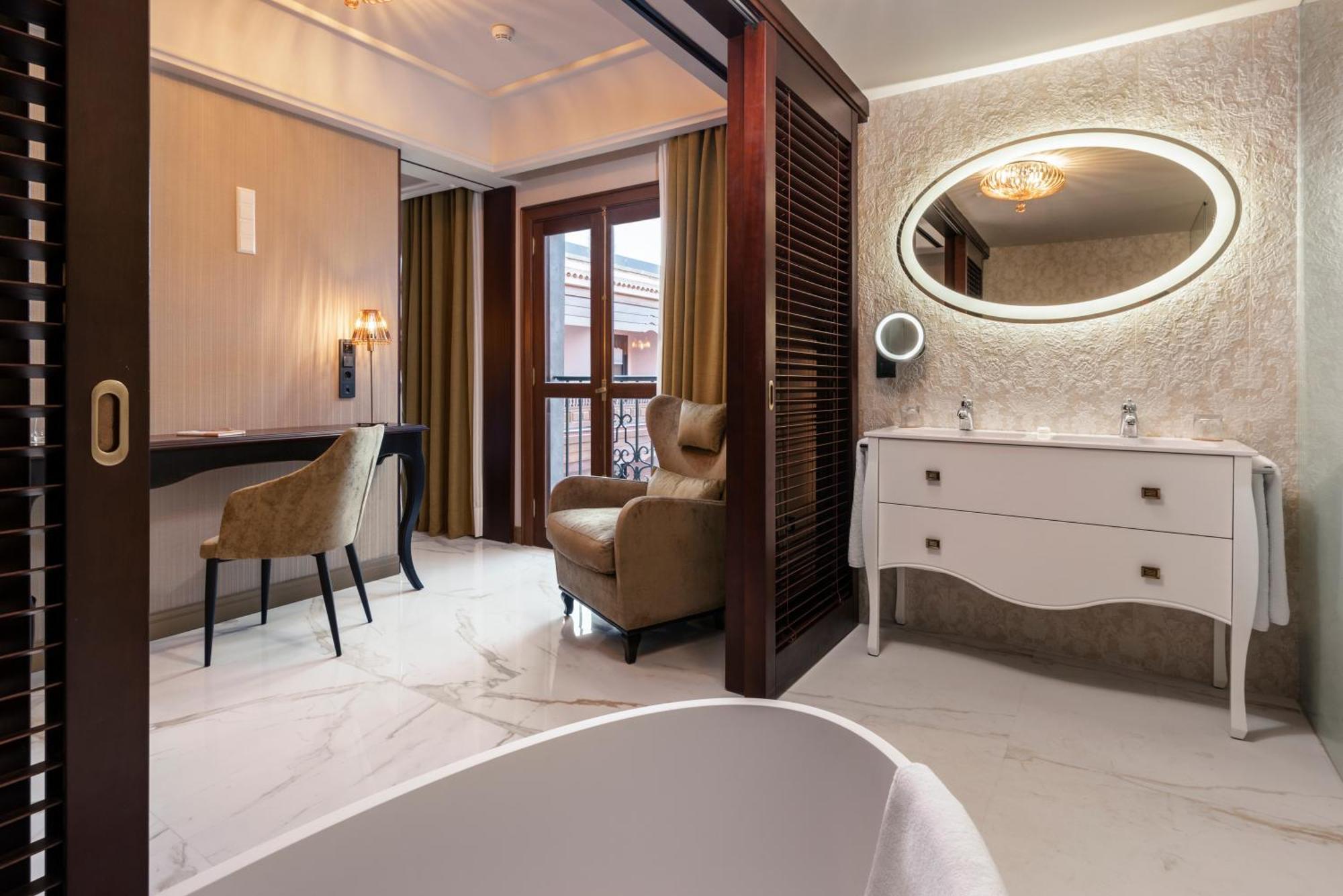 Santa Catalina, A Royal Hideaway